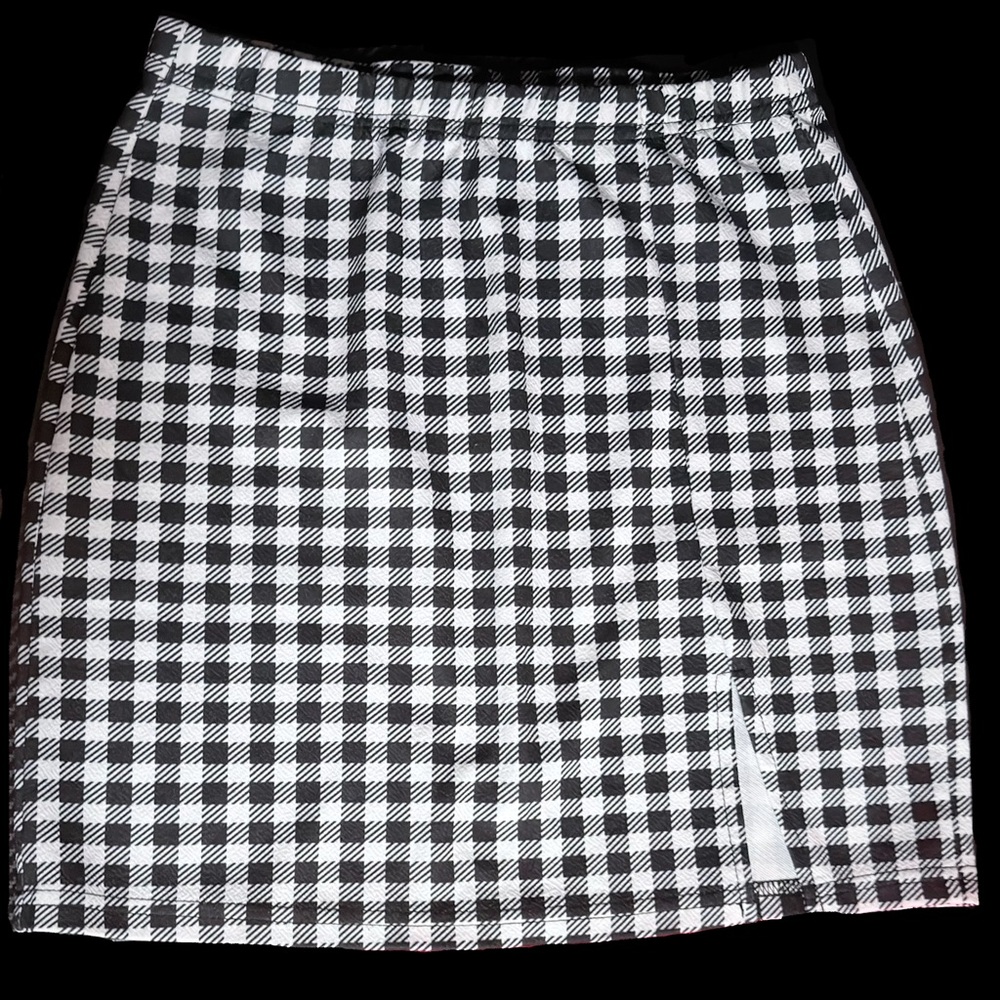 SHEIN Black & White Gingham Mini Skirt with Side Slit